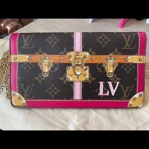 100% Auth. Louis Vuitton Mono S Trunk Pochette